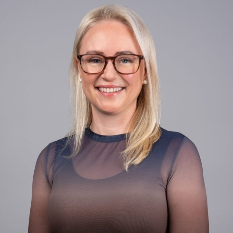 Louise DWYER, Macquarie University